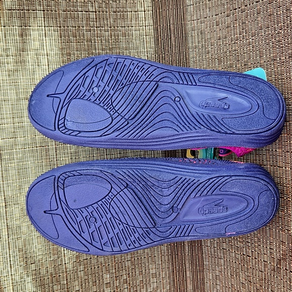 NWT SPEEDO WATER SHOES SIZE SMALL PURPLE - Picture 6 of 7